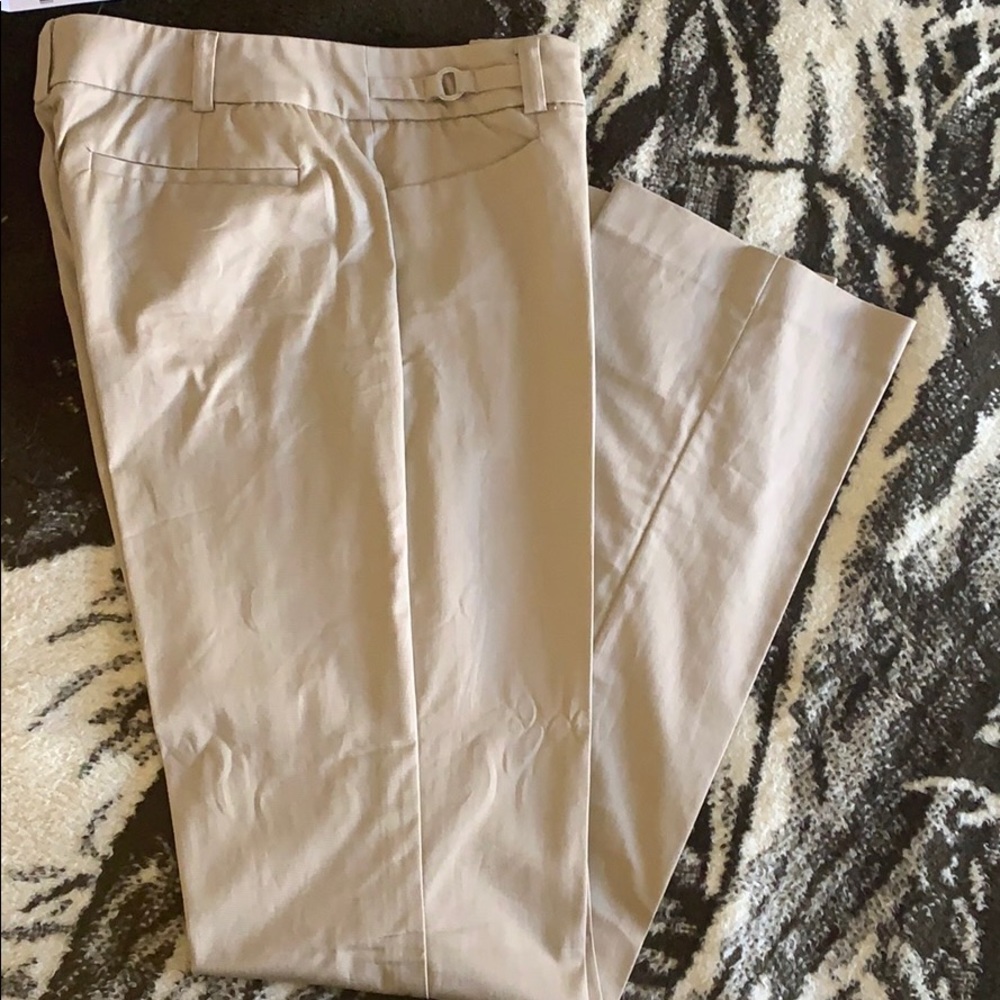 New w/tags NY&C  straight leg stretch pants so 8